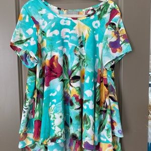 Flowy floral top! Perfect for spring/summer!
